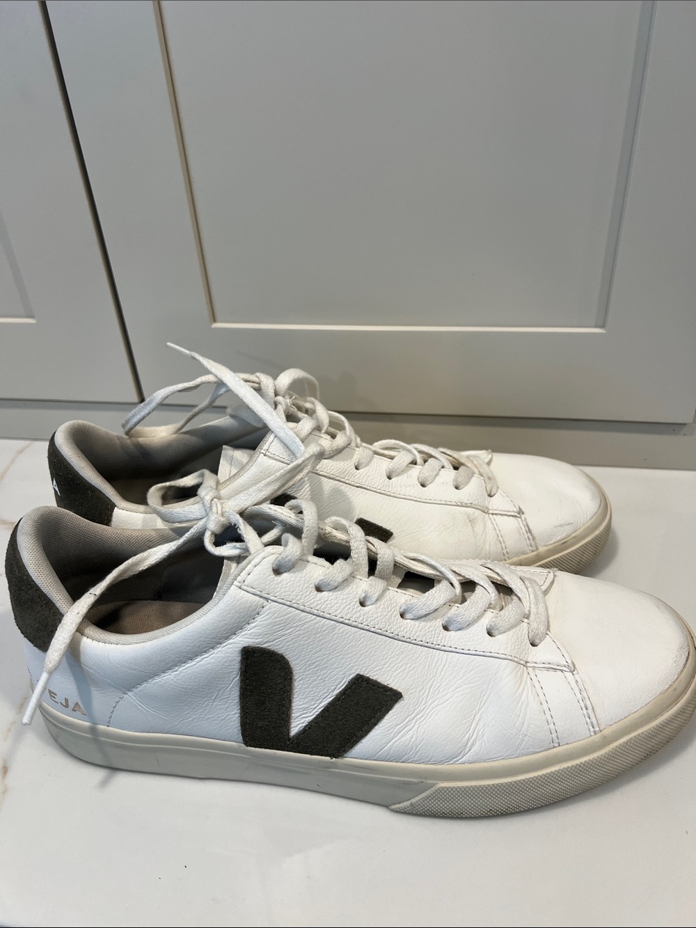 Veja White Leather Men's Sneakers with Army Green  'V' Logo - Picture 9 of 9